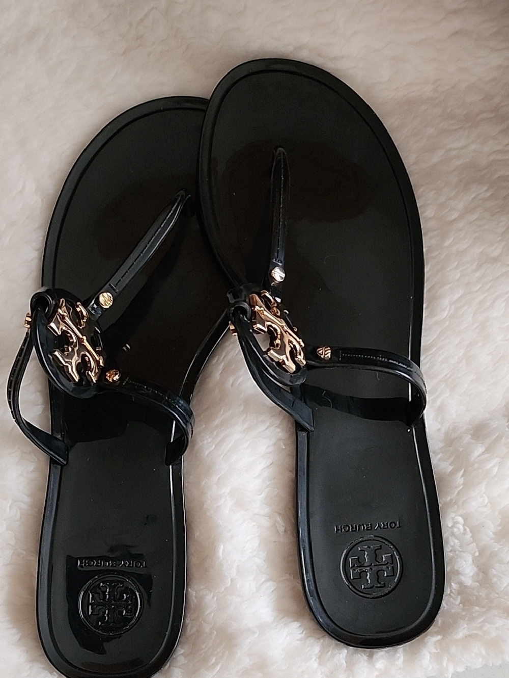 Tory Burch Black Jelly Thong Sandals with Gold Logo - Picture 5 of 6